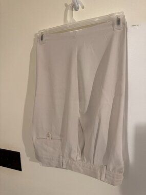 Top Flite golf shorts 40 waist light tan pleated front. Good shape
